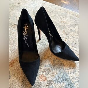 Alice and Olivia Makayla Pumps